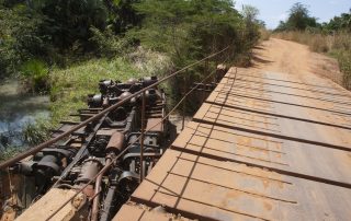 Reconstruction of bombed bridges in South-Sudan. (c) Bart Coolen