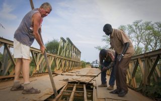 Reconstruction of bombed bridges in South-Sudan. (c) Bart Coolen