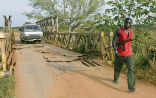 Armed man crosses a bridge in South Sudan, Juba. Minefields South Sudan (c) Bart Coolen www.bartcoolen.nl